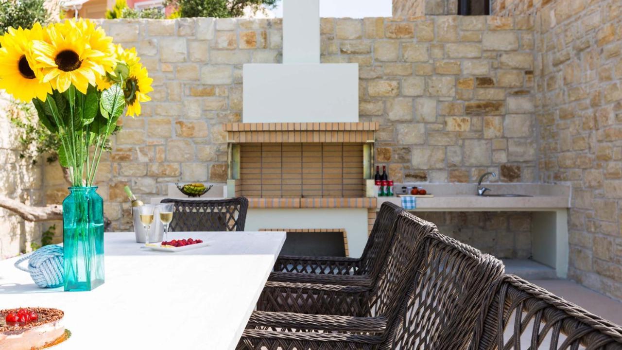 Villa Emilia I Luxury, Amazing Seaview, Next To The Town Kíssamos Екстериор снимка